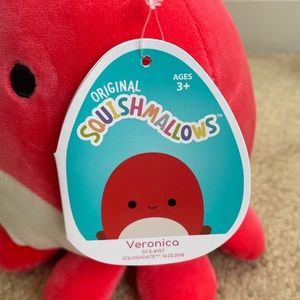 Squishmallows ; “Veronica”